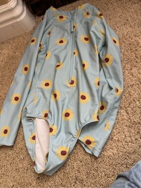 Girls sunflower 🌻 long sleeve rash guard